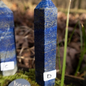 Naturligt lapis lazuli-torn, obelisk, reiki-laddning, meditationskristall, högkvalitativ naturlig punkt, blå dekoration D