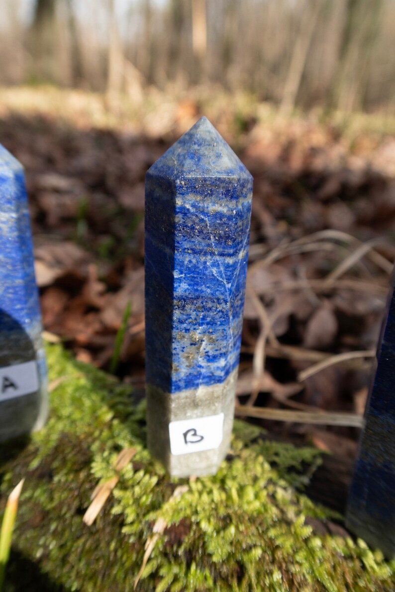 Naturligt lapis lazuli-torn, obelisk, reiki-laddning, meditationskristall, högkvalitativ naturlig punkt, blå dekoration B