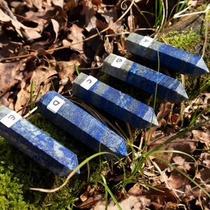Naturligt lapis lazuli-torn, obelisk, reiki-laddning, meditationskristall, högkvalitativ naturlig punkt, blå dekoration bild 2