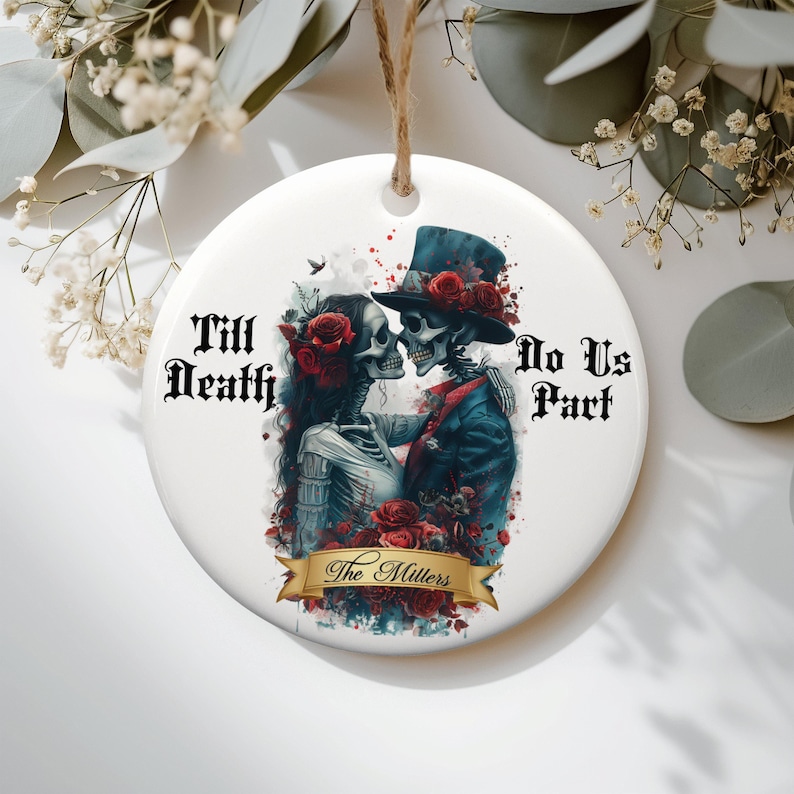 Adorno gótico de pareja casada con calaveras, adorno romántico de esqueletos, decoración gótica, regalo de boda del Día de Muertos, decoración de pareja de esqueletos de Halloween imagen 1