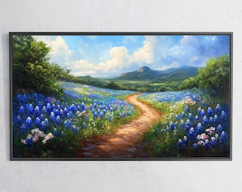 Può includere: Un dipinto che rappresenta un sentiero di terra tortuoso che conduce attraverso un campo di fiori blu. Il sentiero conduce a una catena montuosa lontana sotto un cielo blu brillante con nuvole bianche soffici.