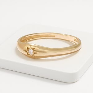 Gold Pinky Ring Women, 14K Solid Gold Star Signet Ring with Diamond, Dainty Stackable Rings, Minimalist Statement Jewelry for Everyday Wear