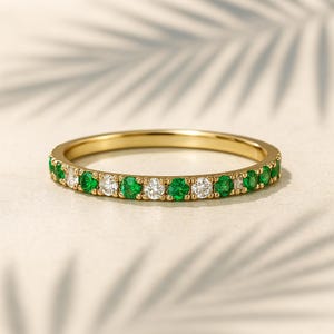 14k Solid Gold Alternating Emerald Eternity Ring / Full Eternity Stackable Birthstone Ring for Women / Minimalist Birthday Emerald Ring