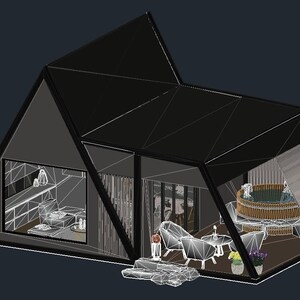 Pode incluir: Uma casa preta de forma triangular com uma grande janela que mostra um banheiro com uma banheira e um chuveiro. A casa tem um deck de madeira com uma banheira de hidromassagem, duas cadeiras e uma mesa pequena com flores.