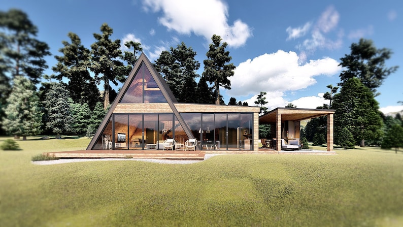 Puede incluir: Una casa moderna de forma triangular con grandes ventanales y una terraza de madera. La casa est&aacute; rodeada de &aacute;rboles y un c&eacute;sped.