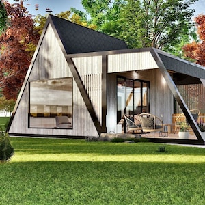 Pode incluir: Uma casa moderna de forma triangular com um exterior de madeira e um telhado preto. A casa tem janelas grandes e uma varanda coberta com assentos.