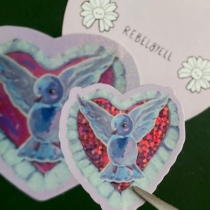 Stadsengel | Duif | Stadsduif | Straatduif | Acrylverf | Sticker | Hartvormig | Pixie Dust- of glittereffect | Kawaii