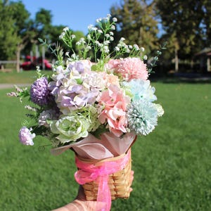 Geschenkstraußkorb aus künstlichen Blumen, Geschenkstrauß zum Valentinstag, Abschlussstrauß, Neugeborenenstrauß, Geburtstagsstrauß