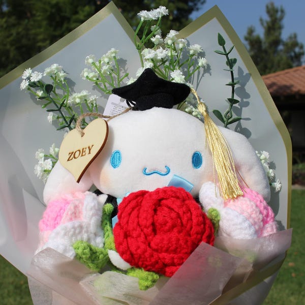 Examensbukett, Personlig Virkad Sanrio-bukett för Examen, Virkad Cinnamoroll-bukett, Sanrio-bukett med Namnskylt, Examenspresenter