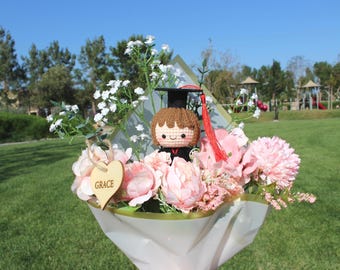 Abschluss-Blumenstrauß, Abschluss-Mädchen-Blumenstrauß, personalisierter Namensschild-Blumenstrauß, Abschluss-Gifs, Abschluss-spezieller Blumenstrauß, Mädchen 02