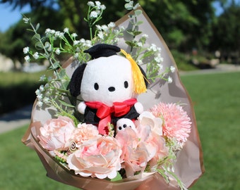 Ramo Sanrio Pochacco, Serie de Graduación Sanrio, Sanrio, Felpa Sanrio, Regalos de Graduación Sanrio, Kawaii Sanrio, Ramo de Graduación Sanrio