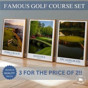 Può includere: Tre stampe incorniciate di famosi campi da golf: Pebble Beach, Augusta e TPC Sawgrass. Ogni stampa presenta una vista panoramica del campo e il nome del campo in testo bianco su sfondo blu.