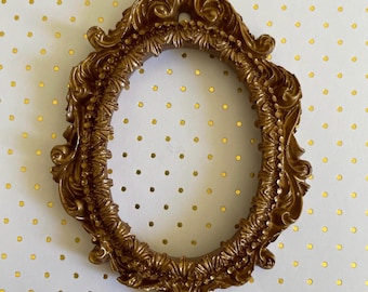 Hand-Painted Gold Oval Frame: Victorian Gallery Wall Decor