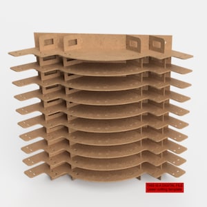 以下が含まれることがあります： 多層シェルフユニット用のレーザーカットテンプレート。テンプレートは茶色の厚紙製で、湾曲したデザインになっています。テンプレートの下部には「THIS IS A DIGITAL FILE Laser cutting template」というテキストが印刷されています。