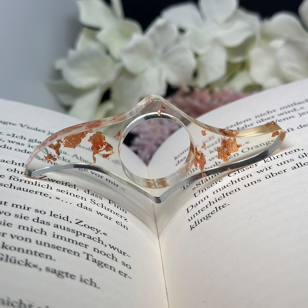Beautiful page holder in a curved shape