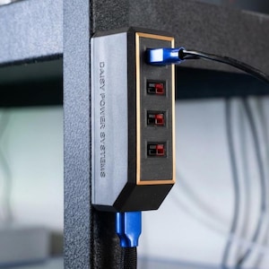 The Hub: Magnetic Anderson Powerpole DC Distribution