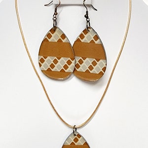 Holz Resin Teardrop Ohrringe & Halskette Set Bronze mit Bronze und Silber Diamanten