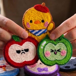 Onderzetter met punch-needletechniek 'Love and Deepspace' | Handgemaakt cadeau voor gamers | Leuke decoratie voor je gamingbureau | Onderzetter met fanart | Geïnspireerd door een otome-game