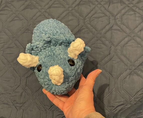 トリケラトプスを編み込んだあみぐるみです。 - Etsy 日本
