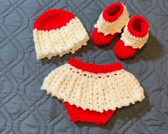 Crocheted baby girl newborn diaper cover set