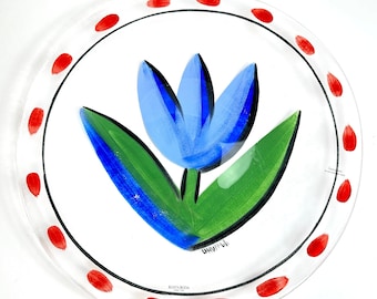 Large Kosta Boda glass 33 cm Charger Plate, art glass blue Tulip Plate by Ulrica Hydman-Vallien, Made in Sweden.