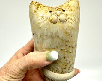 Figura de gato de cerámica vintage, escultura animal caprichosa, decoración de estantería rústica, cerámica sueca