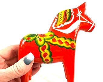 Dala Horse Red, Arte Popular Sueco, Kurbits Pintados a Mano, Nusnäs, 13,5 cm