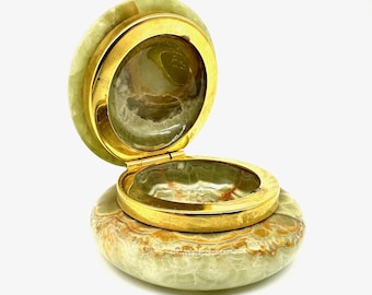 Pastillero vintage de piedra pulida verde con detalles de latón, década de 1970