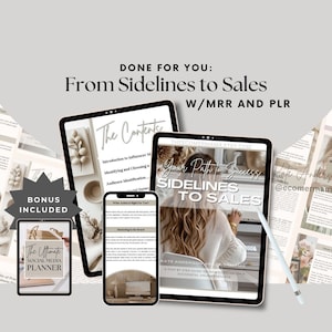 Könnte beinhalten: Ein digitales Produkt-Mockup mit dem Titel "From Sidelines to Sales" und dem Text "Your Path to Success" auf weißem Hintergrund. Das Produkt ist ein digitaler Leitfaden, der Menschen helfen soll, eine erfolgreiche Online-Präsenz aufzubauen. Das Bild enthält auch einen zusätzlichen Social-Media-Planer.