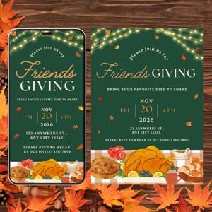 Könnte beinhalten: Eine digitale Einladung für eine Friends Giving-Veranstaltung. Das Design zeigt einen dunkelgrünen Hintergrund mit den Worten "Friends Giving" in eleganter Schrift. Die Einladung enthält Datum, Uhrzeit und Ort sowie die Bitte, ein Gericht zum Teilen mitzubringen.