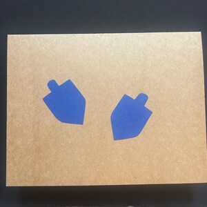 Carte Hanoukka faite main - Dreidel Design | Blanc à l'intérieur | 5 x 7 po. | Enveloppe incluse