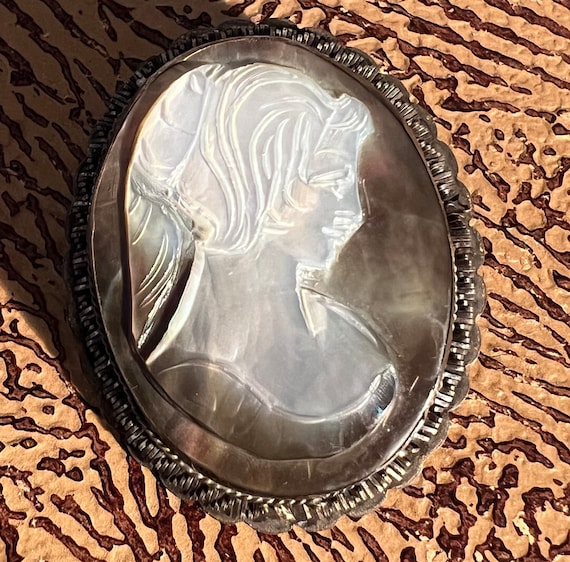 Victorian Silver Hand-carved Abalone Cameo Pin Br… - image 2