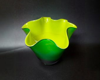 Ruffle Glass Vase - Collectors Glass Art - Retro Glassware - Mid Century Modern Hankerchief Edge Green Yellow Vase