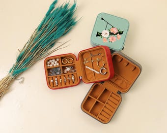 Personalized Flower Initial Jewelry Box, Engraved Travel Jewelry Case