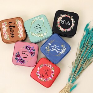 Personalized Travel Jewelry Box with Floral Design and Custom Name – Bridesmaid Gift, Jewelry Organizer, Bridesmaid Jewelry Case