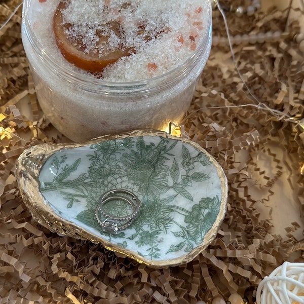 Beautiful green and white elegant trinket dish! Gold leaf trimmed