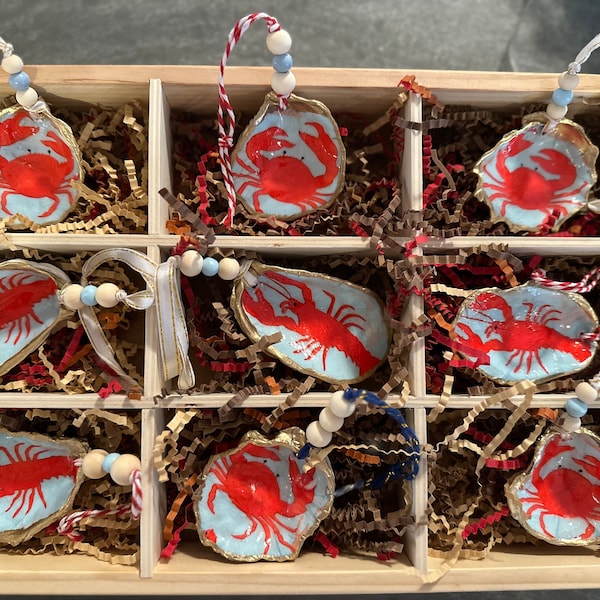 Beautiful oyster shell ornaments! Lobster and crab decor