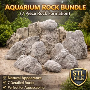 Pode incluir: Um conjunto de rochas para aquário com sete rochas cinzentas detalhadas com aparência natural. As rochas estão dispostas sobre uma superfície arenosa, com vegetação ao fundo. O texto "Aquarium Rock Bundle" e "STL FILE" é visível.