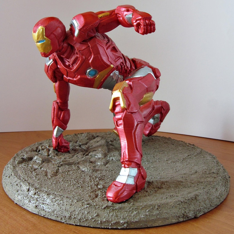 Superheld Rüstung STL Landung Pose Figur 200 mm Iron Man Stil 3D druckbare Modell Download Bild 5