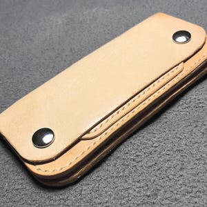 Cartera de motociclista • Cuero italiano curtido vegetal de primera calidad • Cartera vertical • Grillete de herradura para cordón • Cartera de camionero larga • Bifold hecho a mano