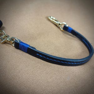 Cordón para billetera • Piel de caimán italiana repujada/cuero de brida inglesa • Correa para billetera • Cadena para billetera • Herrajes de latón • EDC • Artículo hecho a mano