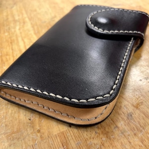 Cartera de motociclista 004 • Cuero de brida inglesa (Wickett & Craig) • seis bolsillos para tarjetas • bolsillo grande para efectivo • cartera de camionero tradicional • hecha a mano