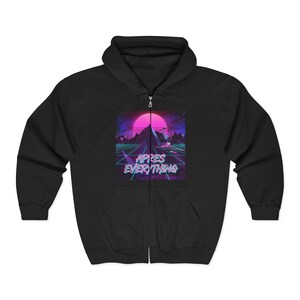 Sweatshirt Homme Retro Synthwave / Outrun – Motif Coucher De Soleil Et Voiture De Sport – Style Années 80 Vaporwave – Tissu 241 G, Coupe Classique