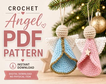 Könnte beinhalten: Häkelanleitung für Engel im PDF-Format mit Sofort-Download. Das Bild zeigt zwei handgefertigte Häkelengel-Ornamente, eines in Blau und eines in Rosa, mit weißen Flügeln und einem Holzstern. Der Text auf dem Bild lautet "CROCHET Angel PDF PATTERN".