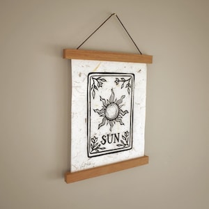 Impresión en linóleo de la carta del Tarot del Sol, decoración de madera para el hogar