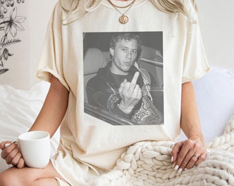 Heath Ledger Middle Finger Shirt, Heath Ledger Merch, Patrick Verona Shirt, Rip Heath Ledger Sưeatshirt, Unisex Clothing