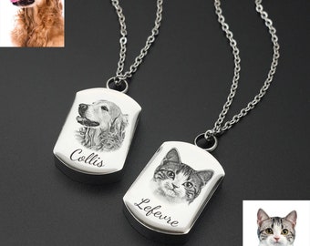 Puede incluir: Dos colgantes de placa de identificación de plata con imágenes grabadas de un perro y un gato. La placa de identificación de la izquierda tiene el nombre "Collis" grabado. La placa de identificación de la derecha tiene el nombre "Lefevre" grabado.