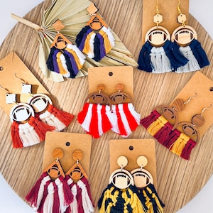 Speldag boho macrame voetbal franje oorbellen, handgemaakte sieraden, trendy, lichtgewicht houten oorbellen, hypoallergeen, unieke cadeaus voor haar