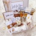 HUG IN A BOX \u2013 Spa Gift For Her \u2013 Pamper Hamper \u2013 Self Care Box \u2013 Birthday Gift For Her \u2013 New Mum Gift \u2013 Care Package \u2013 Pamper Box product logo