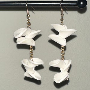 Handmade Clay White Dangle Earrings with Gold jewelry hardware zdjęcie 2